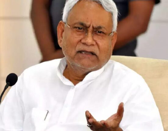 speaking English in agriculture program Nitish kumar reprimanded is this England