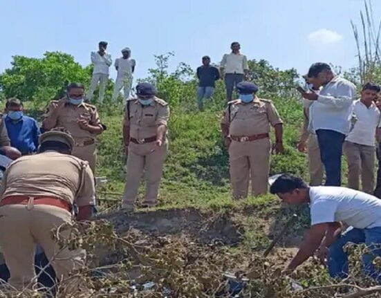 Greater Noida News Dead body of woman found in vacant plot sector 155 dogs were biting