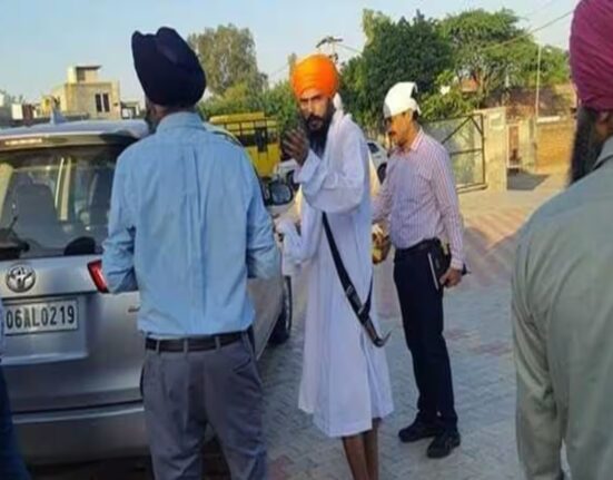 Khalistani Amritpal Singh arrested by Punjab Police in Moga Rode Village of Jarnail Singh Bhindranwale, Amritpal Singh, Amritpal Singh Surrender, Khalistan,अमृतपाल सिंह, अमृतपाल सिंह सरेंडर, खालिस्तान,Hindi News, News in Hindi