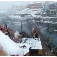 Uttarakhand Weather Update Heavy snowfall in Yamunotri Badrinath Kedarnath Hemkund Sahib