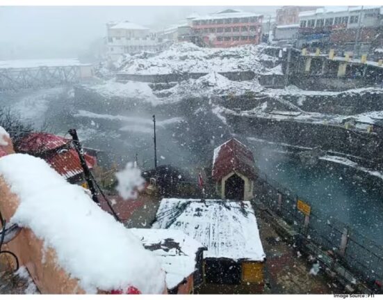 Uttarakhand Weather Update Heavy snowfall in Yamunotri Badrinath Kedarnath Hemkund Sahib