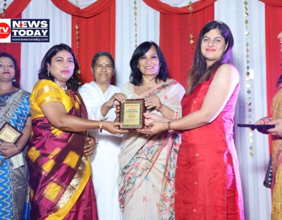 Mothers Day celebration in Eros Sampoornam Greater Noida West 34 women honored, Greater Noida West Latest News, ग्रेटर नोएडा वेस्ट की ताज़ा ख़बरें, Greater Noida West News in Hindi, Greater noida west ताज़ा ख़बर, वीडियो, Greater noida west hindi news ब्रेकिंग न्यूज़,